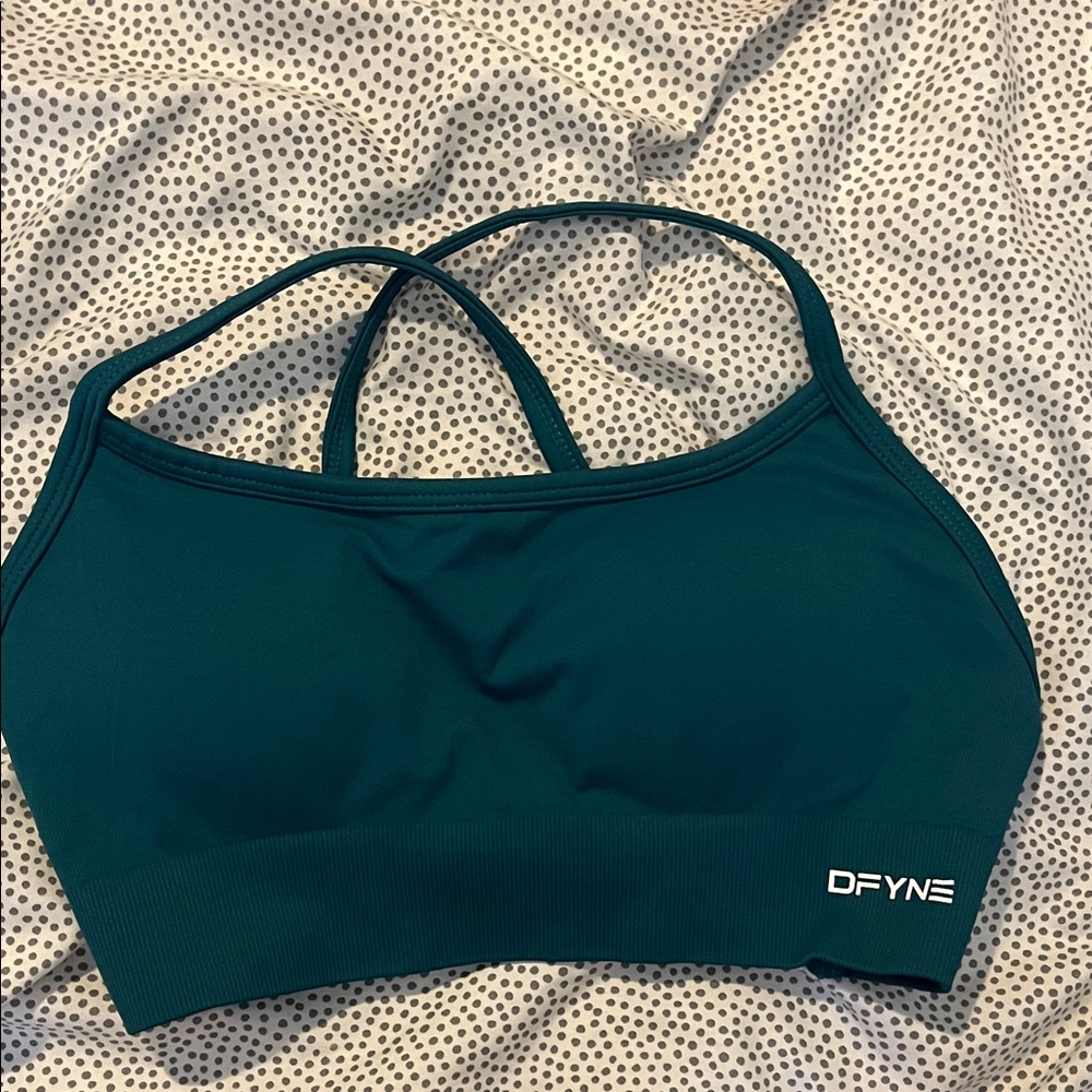 DFYNE Women's Teal Seamless Strappy Sports Bra - Medium Support